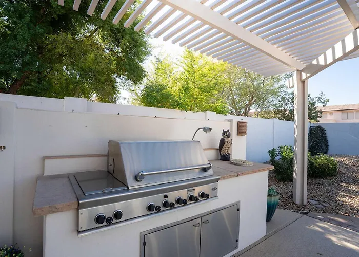 Pool & Outdoor Fireplace Bbq Pool Table Сasa de vacaciones